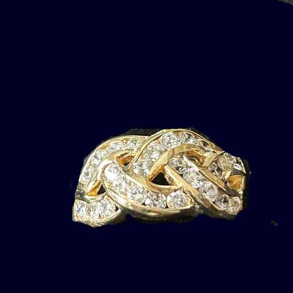 1 1/2 carat T.W. CUBIC ZIRCONIA RING, 10kt GOLD PLATED, SIZE 9, 24 STONES IN - Picture 1 of 2